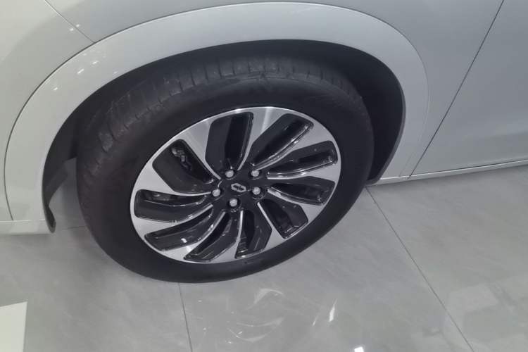Used Hima AITO M7 2024 1.5T Intelligent Driving 4WD Max Edition 5 Seats Left Front Wheel Hub