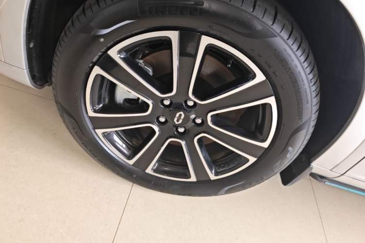 Used Hima AITO M7 2024 1.5T Intelligent Driving Rear-Drive Pro Version 6 Seats Left Front Wheel Hub