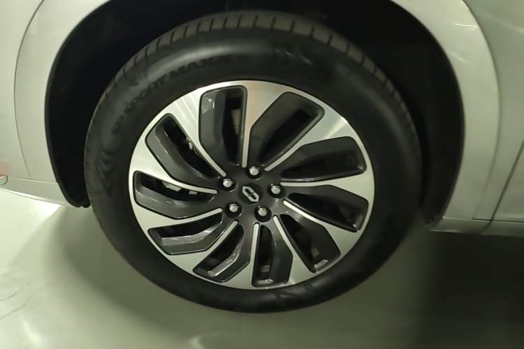Used Hima AITO M7 2024 1.5T Intelligent Driving 4WD Max Edition 5 Seats Left Front Wheel Hub