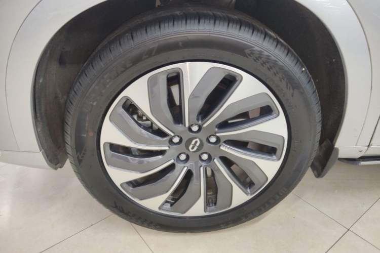 Used Hima AITO M7 2024 1.5T Rear-Drive Plus Version 5 Seats Left Front Wheel Hub