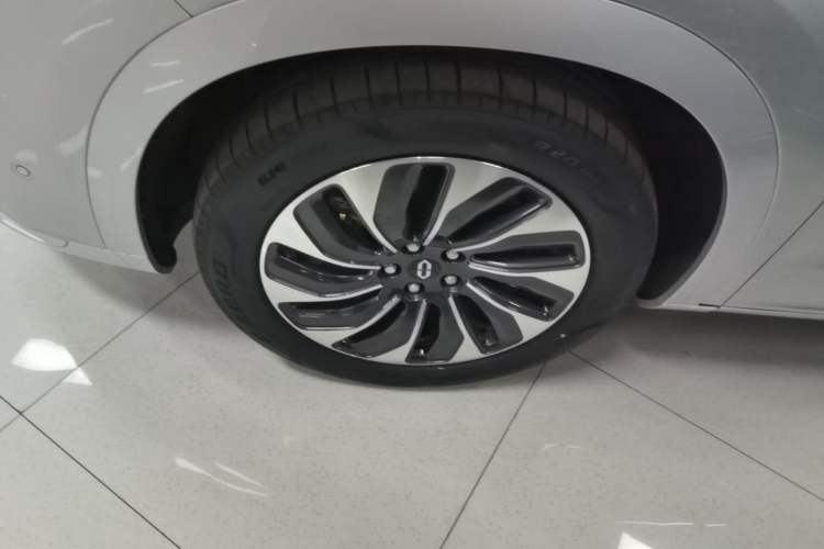 Used Hima AITO M7 2024 1.5T Intelligent Driving Rear-Drive Max Edition 6 Seats Left Front Wheel Hub