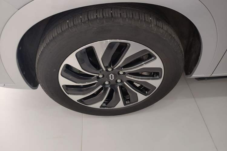 Used Hima AITO M7 2024 1.5T Intelligent Driving 4WD Max Edition 5 Seats Left Front Wheel Hub