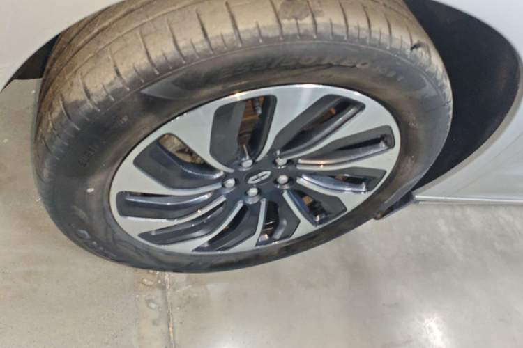 Used Hima AITO M7 2024 1.5T Rear-Drive Plus Version 5 Seats Left Front Wheel Hub