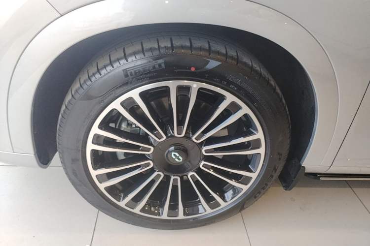 Used Hima AITO M7 2024 1.5T Intelligent Drive Rear-Drive Ultra Version 5 Seats Left Front Wheel Hub