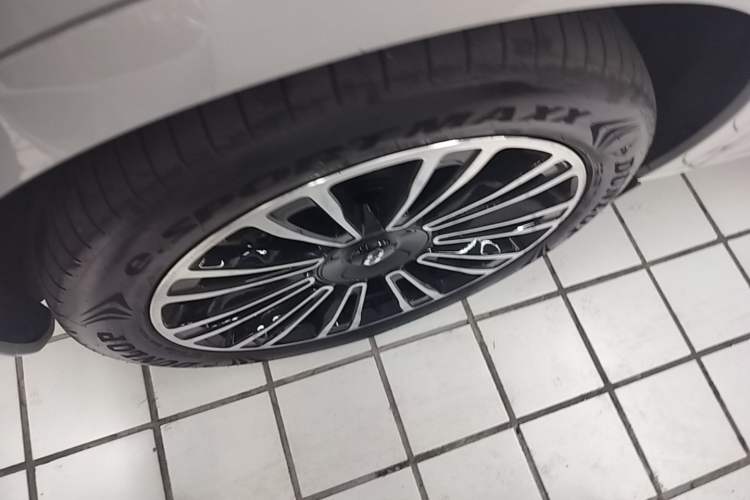 Used Hima AITO M7 2024 1.5T Four-Wheel Drive Plus Version 5 Seats Left Front Wheel Hub