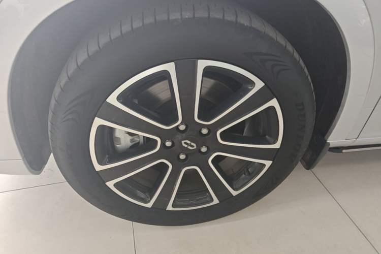 Used Hima AITO M7 2024 1.5T Intelligent Driving 4WD Ultra Version 6 Seats Left Front Wheel Hub