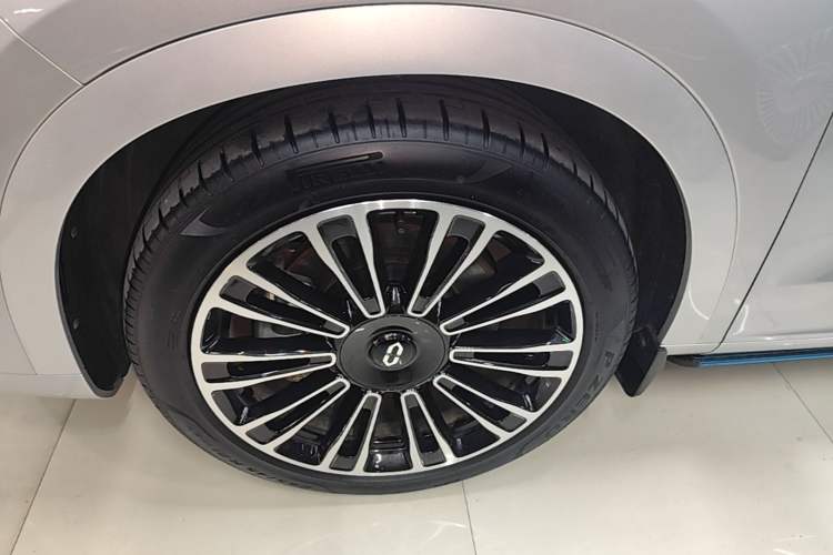 Used Hima AITO M7 2024 1.5T Intelligent Driving Rear-Drive Pro Version 5 Seats Left Front Wheel Hub