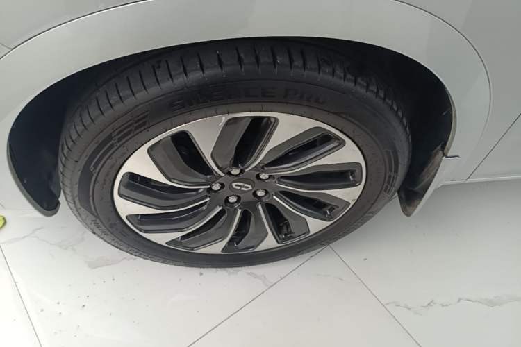 Used Hima AITO M7 2024 1.5T Intelligent Driving Rear-Drive Max Edition 6 Seats Left Front Wheel Hub