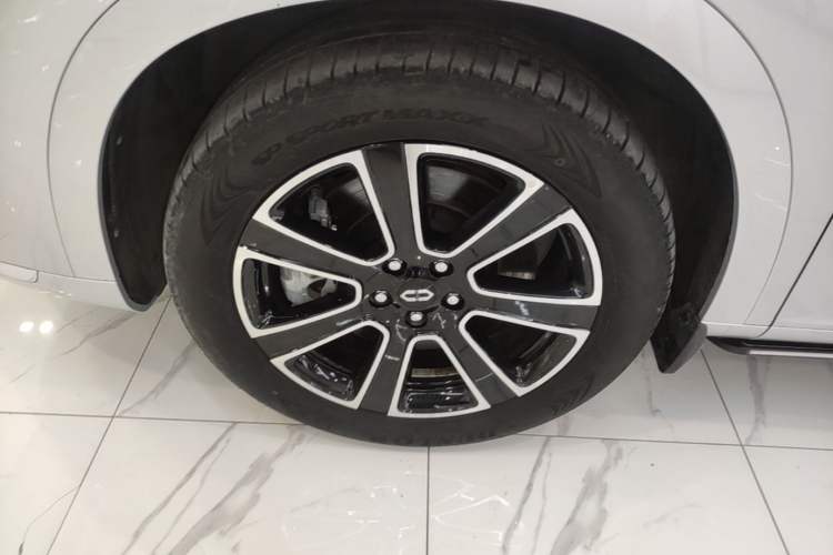 Used Hima AITO M7 2024 1.5T Intelligent Driving 4WD Ultra Version 6 Seats Left Front Wheel Hub
