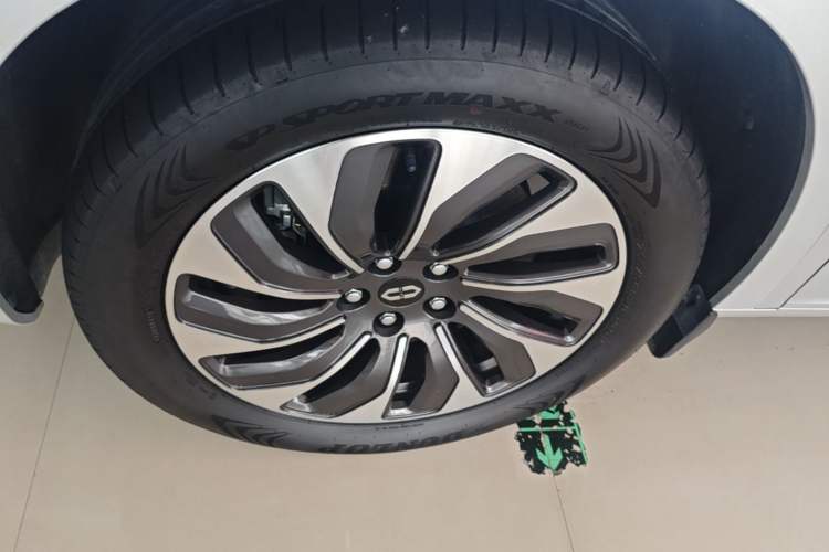 Used Hima AITO M7 2024 1.5T Intelligent Drive 4x4 Max Edition 6 Seats Left Front Wheel Hub