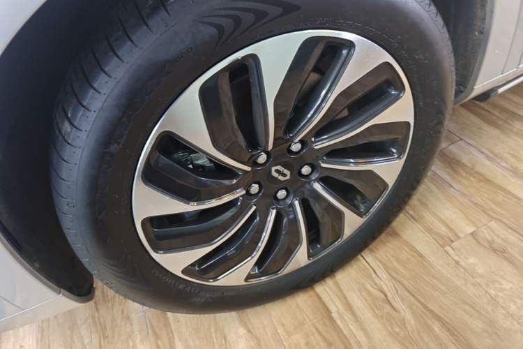 Used Hima AITO M7 2024 1.5T Rear-Drive Plus Version 5 Seats Left Front Wheel Hub