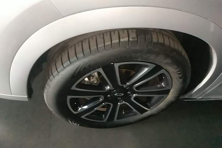Used Hima AITO M7 2024 1.5T Intelligent Drive 4WD Ultra Version 5 Seats Left Front Wheel Hub