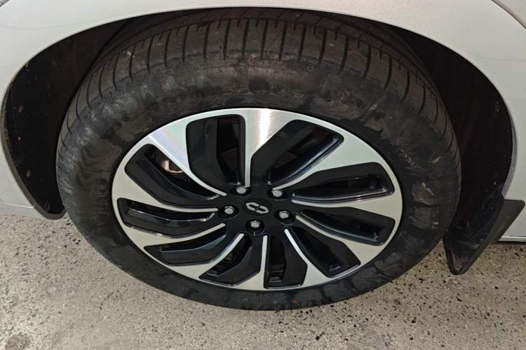 Used Hima AITO M7 2024 1.5T Rear-Drive Plus Version 5 Seats Left Front Wheel Hub