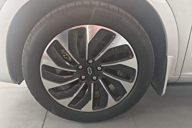 Used Hima AITO M7 2024 1.5T Rear-Drive Plus Version 5 Seats Left Front Wheel Hub