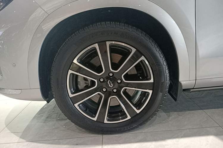 Used Hima AITO M7 2024 1.5T Intelligent Driving 4WD Ultra Version 6 Seats Left Front Wheel Hub