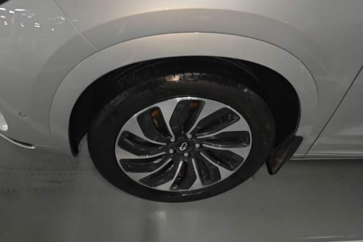Used Hima AITO M7 2024 1.5T Rear-Drive Plus Version 5 Seats Left Front Wheel Hub