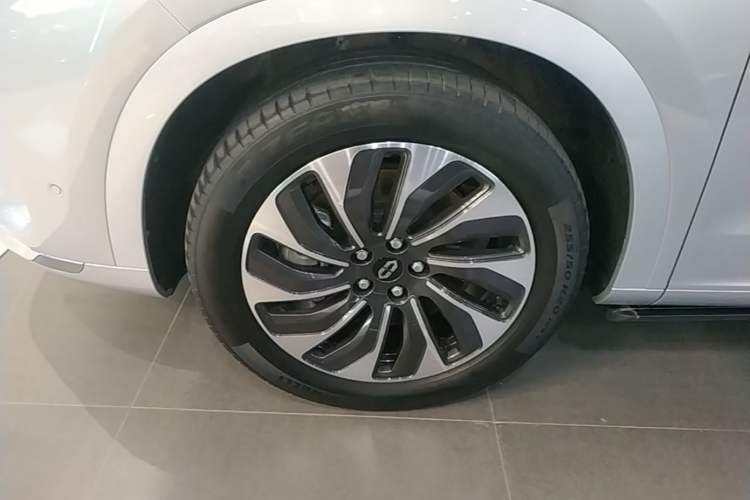 Used Hima AITO M7 2024 1.5T Intelligent Driving Rear-Drive Max Edition 5 Seats Left Front Wheel Hub