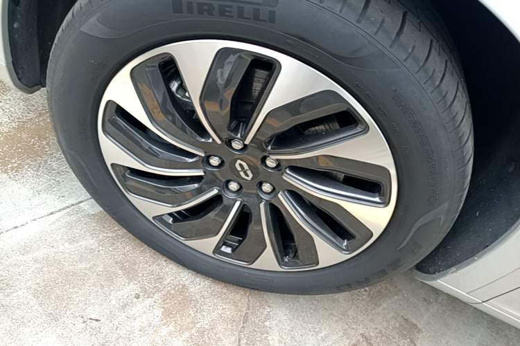 Used Hima AITO M7 2024 1.5T Rear-Drive Plus Version 5 Seats Left Front Wheel Hub