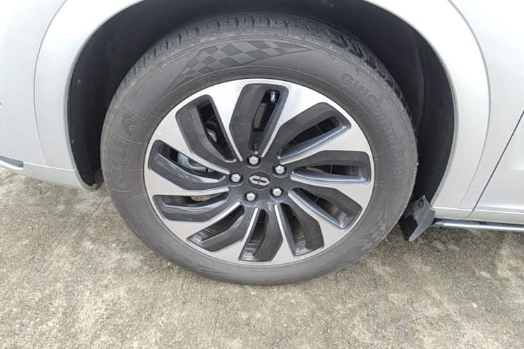 Used Hima AITO M7 2024 1.5T Rear-Drive Plus Version 5 Seats Left Front Wheel Hub