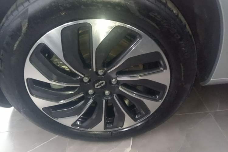 Used Hima AITO M7 2024 1.5T Rear-Drive Plus Version 5 Seats Left Front Wheel Hub