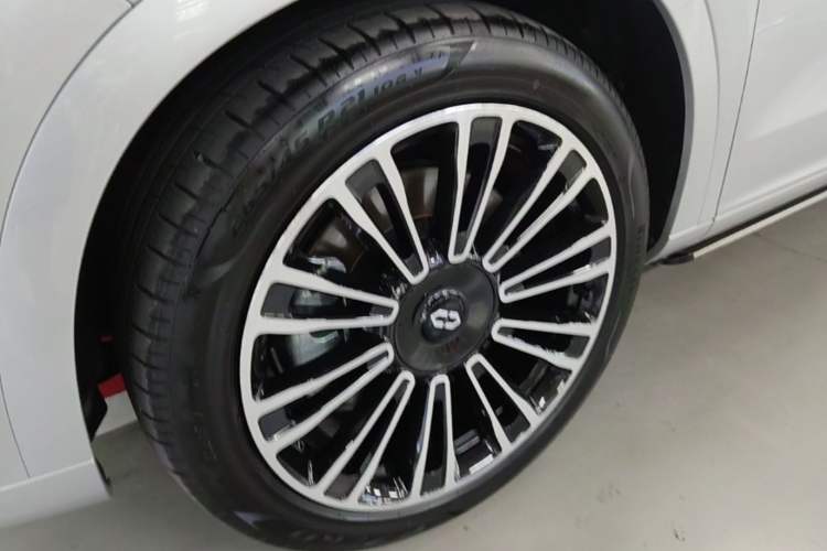 Used Hima AITO M7 2024 1.5T Intelligent Driving Rear-Drive Max Edition 5 Seats Left Front Wheel Hub