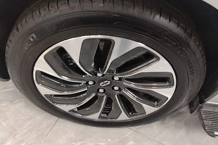 Used Hima AITO M7 2024 1.5T Rear-Drive Plus Version 5 Seats Left Front Wheel Hub