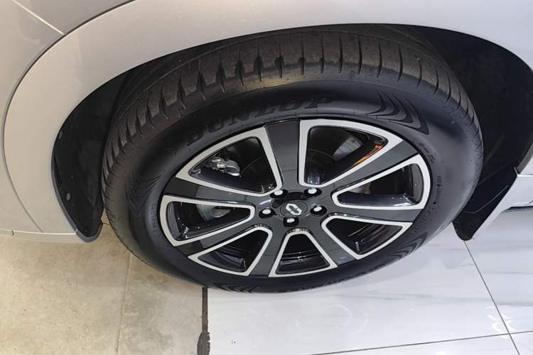 Used Hima AITO M7 2024 1.5T Intelligent Driving Rear-Drive Pro Version 5 Seats Left Front Wheel Hub