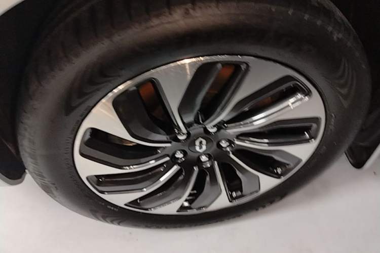 Used Hima AITO M7 2024 1.5T Rear-Drive Plus Version 5 Seats Left Front Wheel Hub