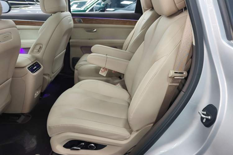 Used Hima AITO M7 2024 1.5T Rear-Drive Plus Version 6 Seats Left Rear Seat