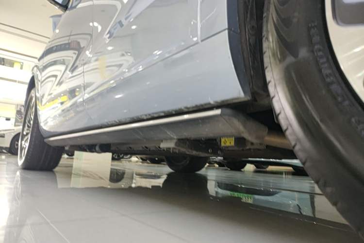 Used Hima AITO M7 2024 1.5T Rear-Drive Plus Version 6 Seats Left Side Sill