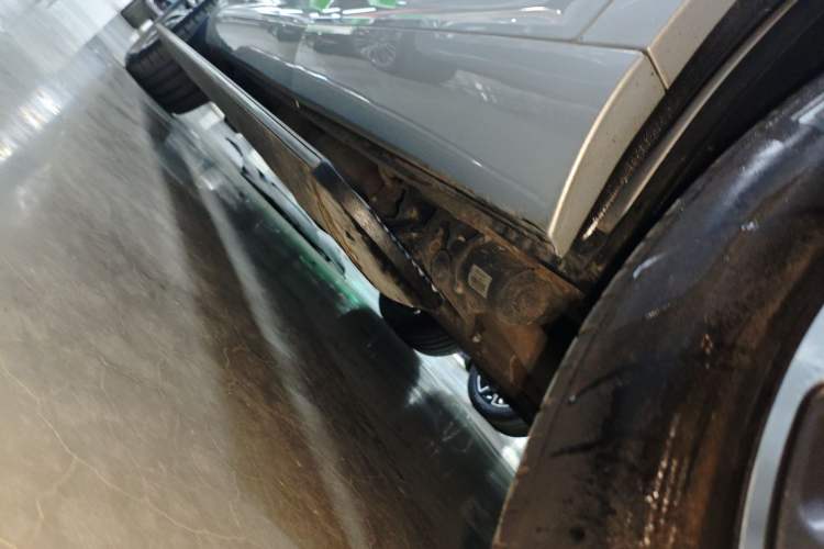 Used Hima AITO M7 2024 1.5T Rear-Drive Plus Version 5 Seats Left Side Sill
