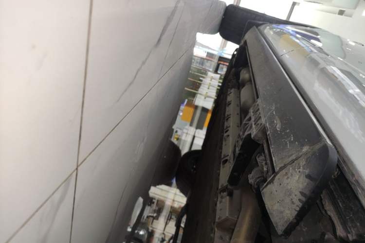 Used Hima AITO M7 2024 1.5T Intelligent Driving 4WD Ultra Version 6 Seats Left Side Sill