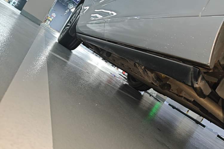 Used Hima AITO M7 2024 1.5T Rear-Drive Plus Version 5 Seats Left Side Sill