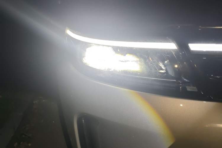 Used Hima AITO M7 2024 1.5T Rear-Drive Plus Version 5 Seats Right Front Headlight