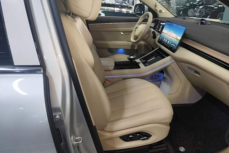 Used Hima AITO M7 2024 1.5T Intelligent Driving Rear-Drive Pro Version 5 Seats Ternary Lithium Battery Right Front Seat