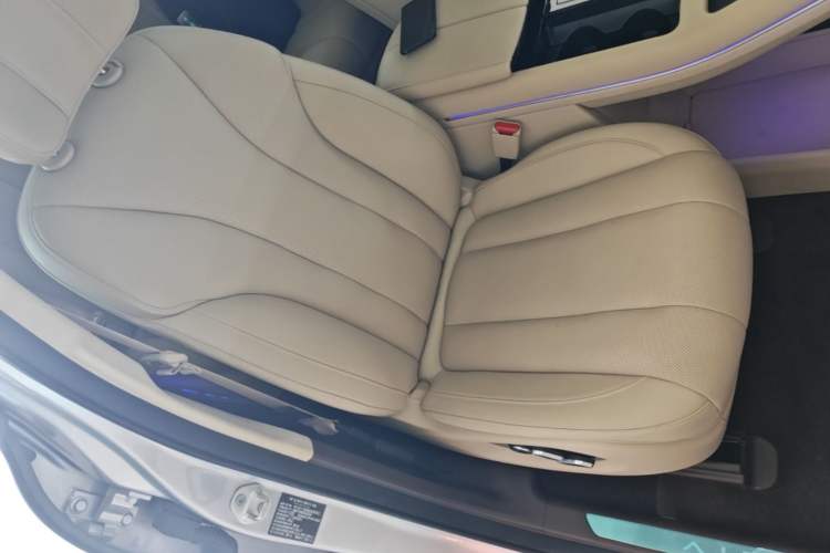 Used Hima AITO M7 2024 1.5T Intelligent Driving Rear-Drive Pro Version 6 Seats Right Front Seat