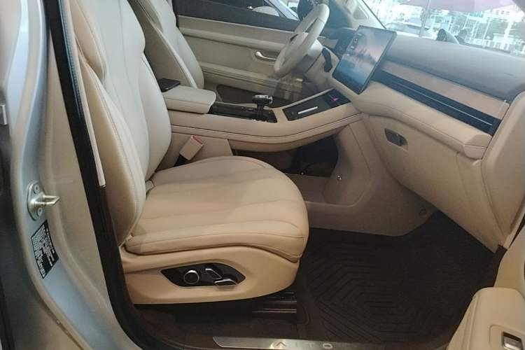 Used Hima AITO M7 2024 1.5T Intelligent Drive Rear-Drive Ultra Version 5 Seats Right Front Seat