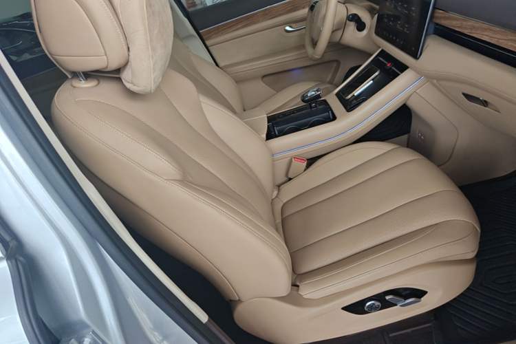 Used Hima AITO M7 2024 1.5T Intelligent Driving 4WD Ultra Version 6 Seats Right Front Seat