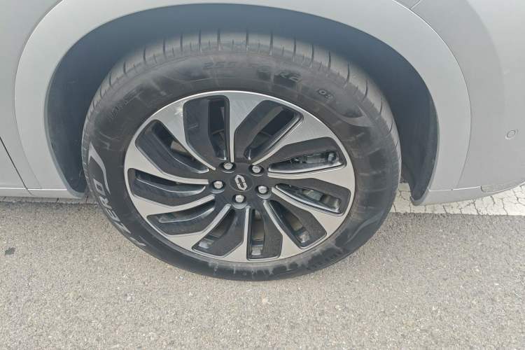 Used Hima AITO M7 2024 1.5T Intelligent Drive 4x4 Max Edition 6 Seats Right Front Wheel Hub