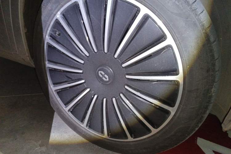 Used Hima AITO M7 2024 1.5T Intelligent Drive 4x4 Max Edition 6 Seats Right Front Wheel Hub