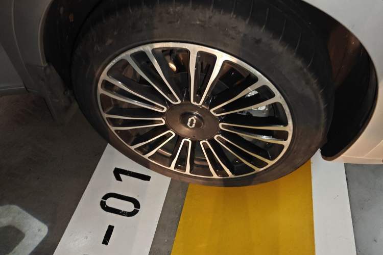 Used Hima AITO M7 2024 1.5T Intelligent Driving 4WD Max Edition 5 Seats Right Front Wheel Hub