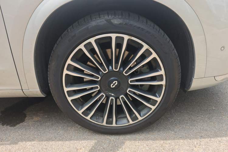 Used Hima AITO M7 2024 1.5T Intelligent Drive 4x4 Max Edition 6 Seats Right Front Wheel Hub