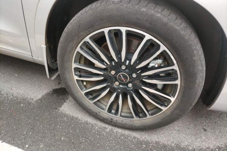 Used Hima AITO M7 2024 1.5T Rear-Drive Plus Version 5 Seats Right Front Wheel Hub