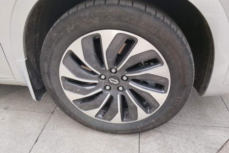 Used Hima AITO M7 2024 1.5T Intelligent Driving 4WD Max Edition 5 Seats Right Front Wheel Hub