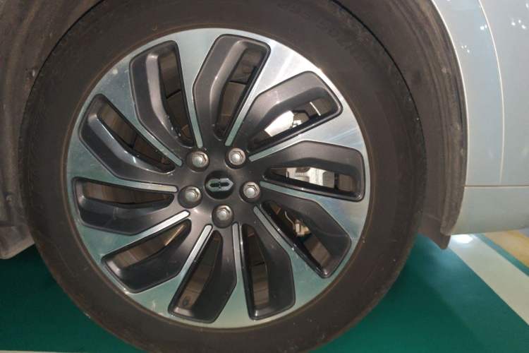 Used Hima AITO M7 2024 1.5T Intelligent Driving 4WD Max Edition 5 Seats Right Front Wheel Hub