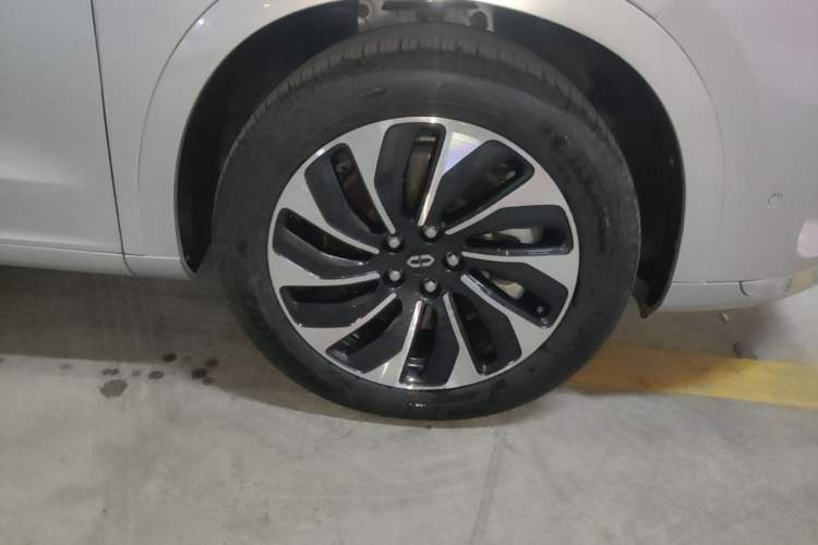 Used Hima AITO M7 2024 1.5T Intelligent Driving Rear-Drive Max Edition 5 Seats Right Front Wheel Hub