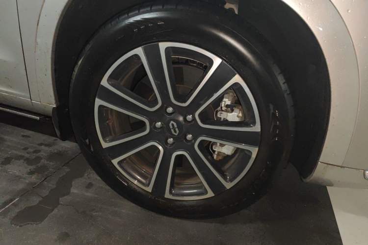 Used Hima AITO M7 2024 1.5T Intelligent Drive 4WD Ultra Version 5 Seats Right Front Wheel Hub