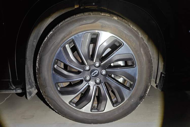 Used Hima AITO M7 2024 1.5T Intelligent Driving Rear-Drive Max Edition 5 Seats Right Front Wheel Hub