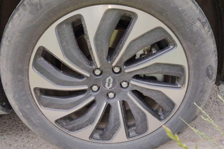 Used Hima AITO M7 2024 1.5T Rear-Drive Plus Version 6 Seats Right Front Wheel Hub