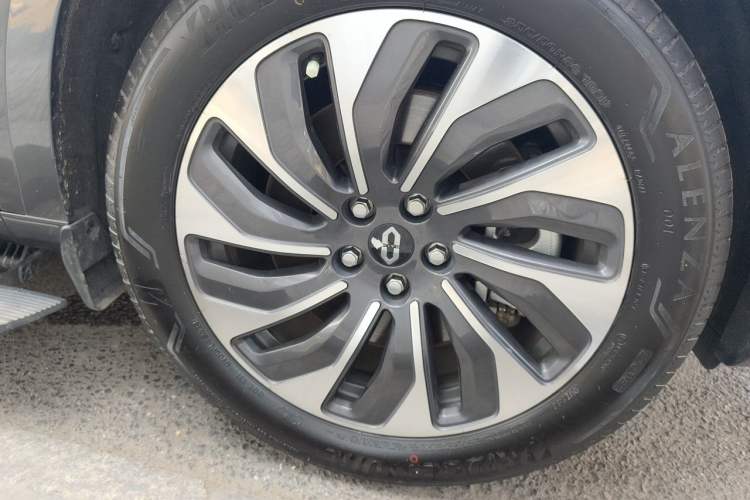 Used Hima AITO M7 2024 1.5T Rear-Drive Plus Version 6 Seats Right Front Wheel Hub
